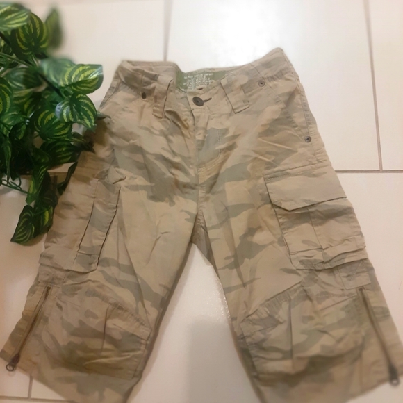 Old navy cargo  short - Picture 2 of 4